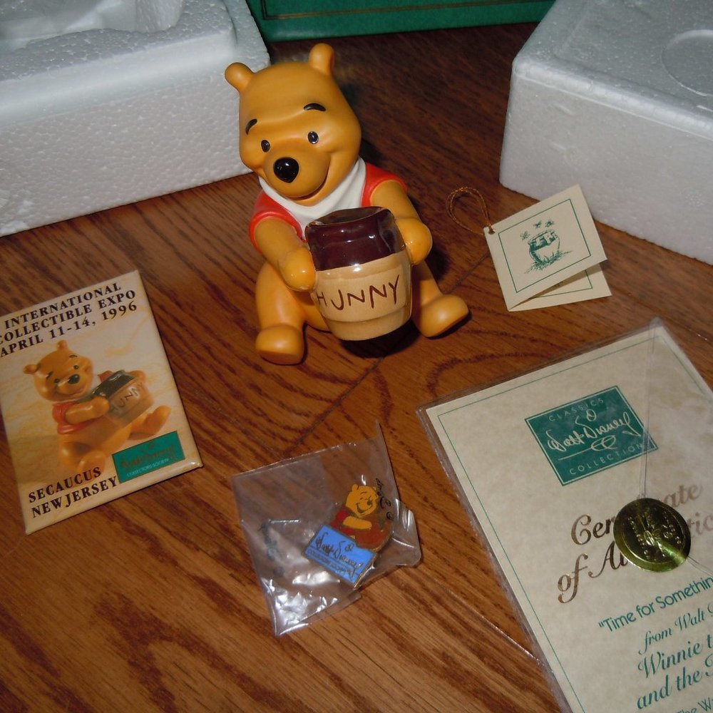1996 DISNEY WDCC WINNIE THE POOH TIME FOR SOMETHING SWEET IN BOX, PIN, EXTRAS!